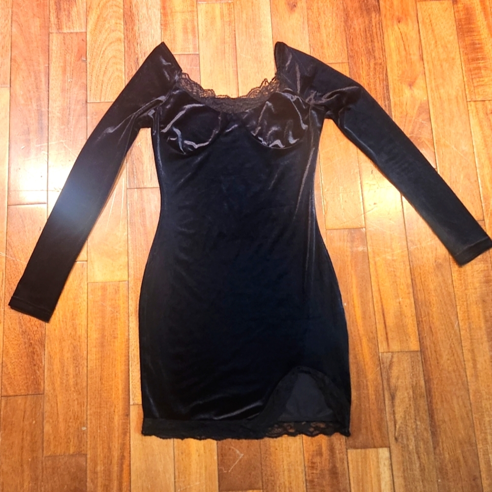 Long sleeve velvet short dress